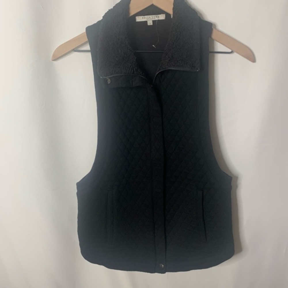 BELLA LUXX- Quilted Black Zip Up Vest - Picture 5 of 7